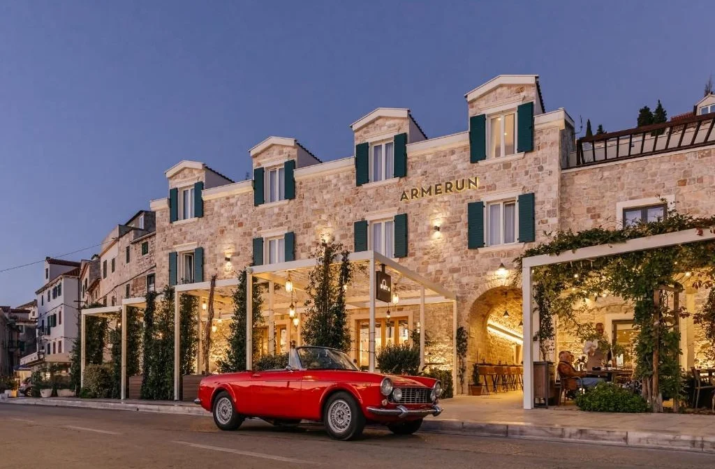 Armerun Heritage Hotel Sibenik Aussenansicht Auto