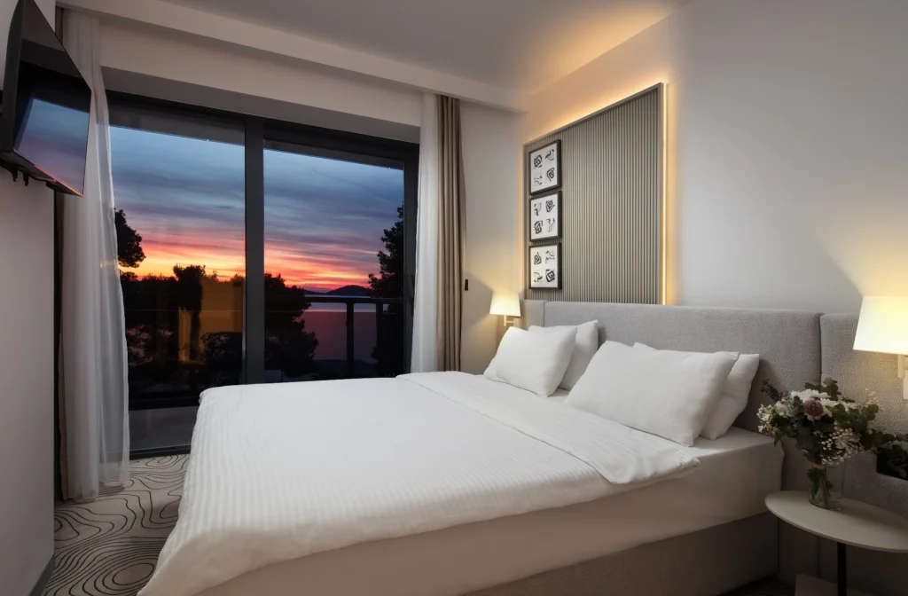 See Sea Hotel Vodice Superior Doppelzimmer Bett Sonnenuntergang