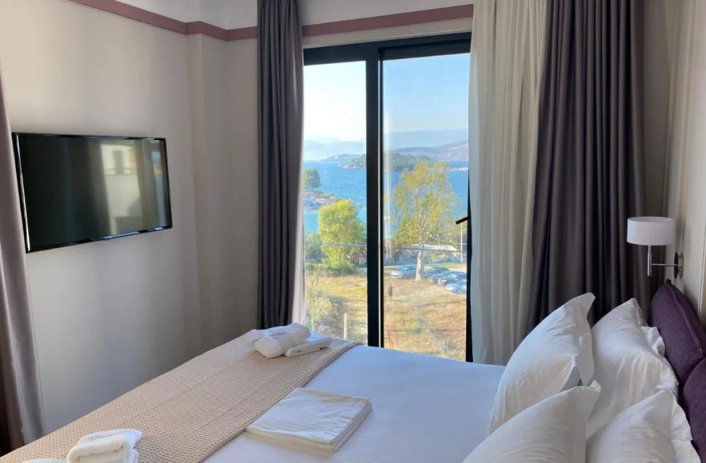 Hotel Olive Ksamil Doppelzimmer Seitlicher Meerblick