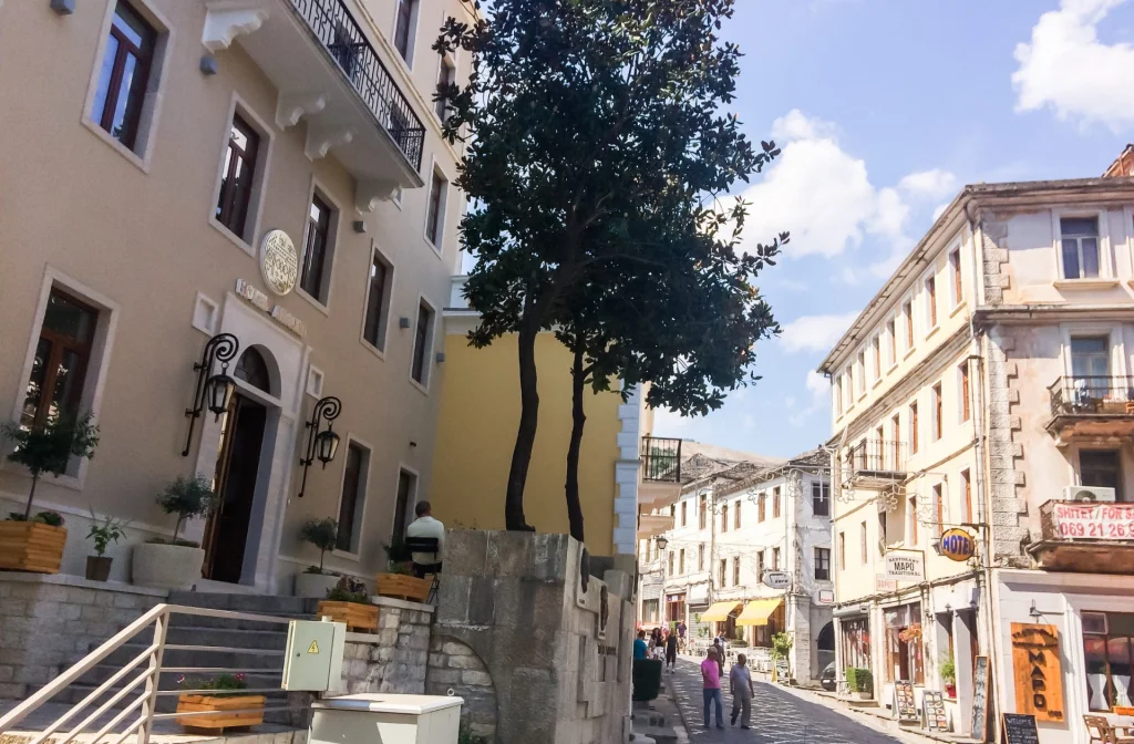 Hotel Argjiro Gjirokaster Aussenansicht Altstadt