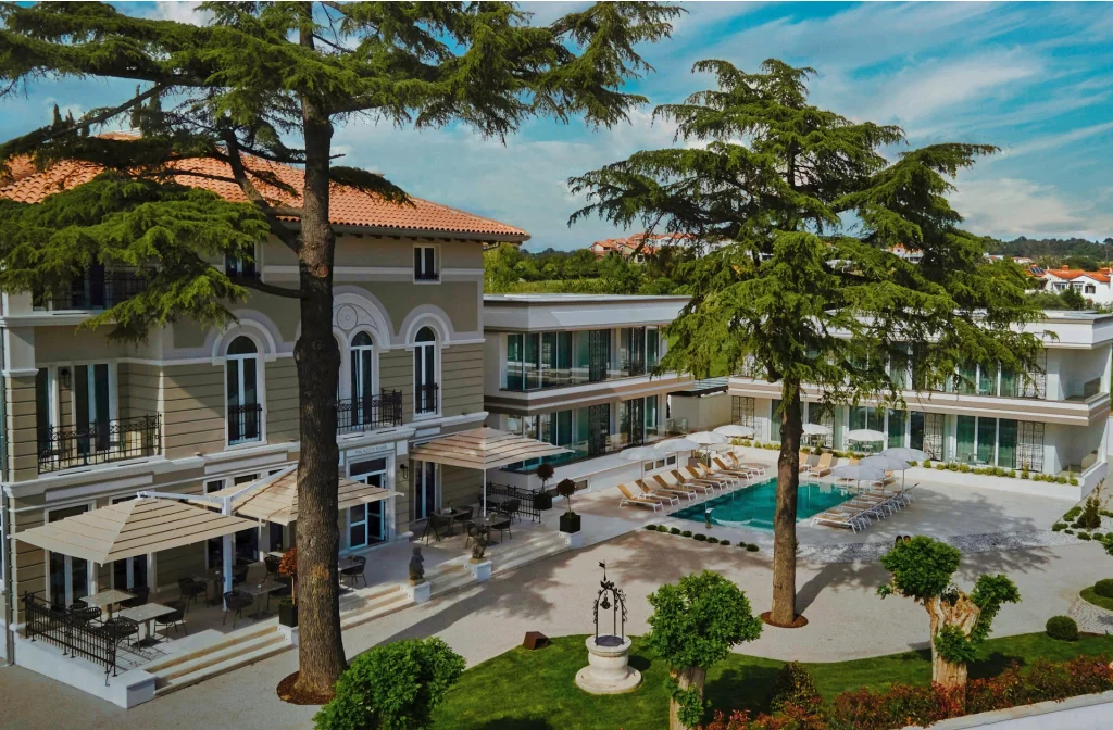 Palazzo Rainis Hotel Und Spa Novigrad Aussenansicht Baum Pool