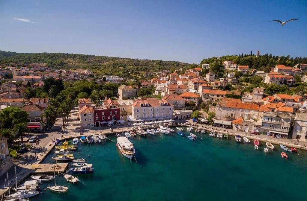 Mitteldalmatien Insel Brac Sutivan Lemongarden Aussenansicht