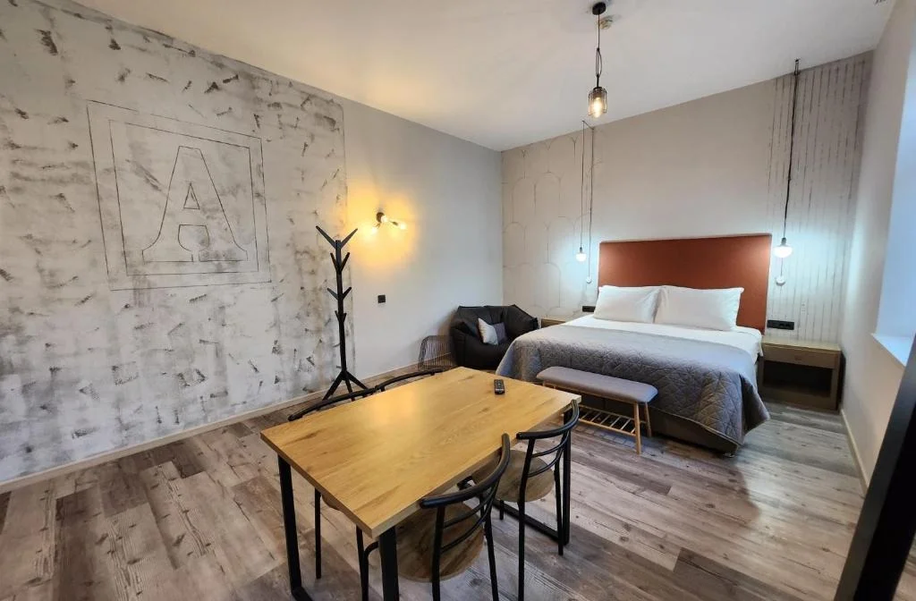 Hotel Amfiteatar Pula Doppelzimmer Premium Bett Tisch